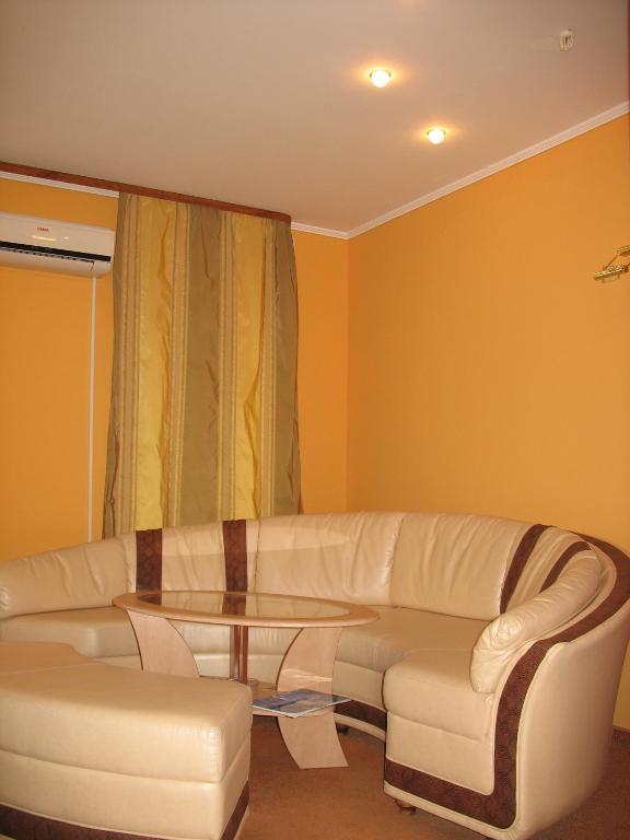 Hotel Premier Club Chernivtsi Habitación foto